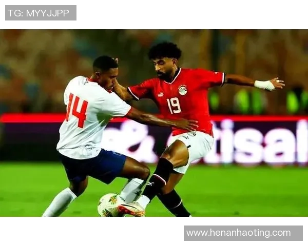 足球场上的传奇霸主：那些令人瞩目的足球明星名字解析与背后故事